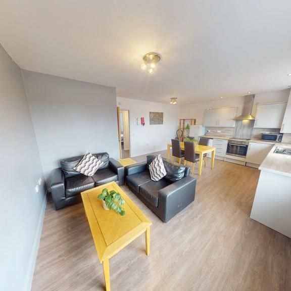 2 bedroom ground floor flat to rent - Photo 1