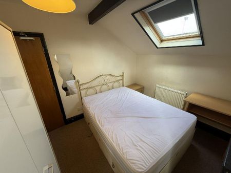 4 bedroom flat to rent - Photo 3