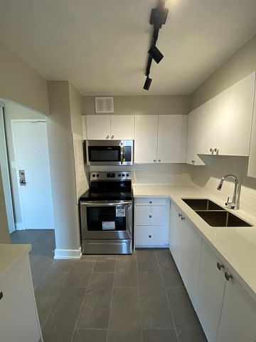NEWLY RENOVATED 2 Bedroom Apartment in Cooksville! - Photo 2