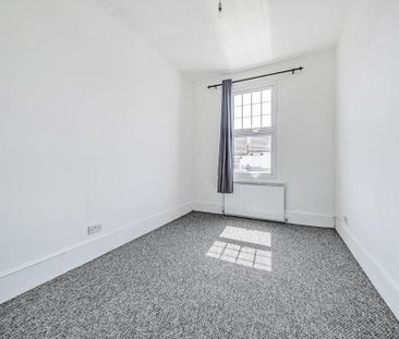 3 bedroom apartment to rent - Photo 3