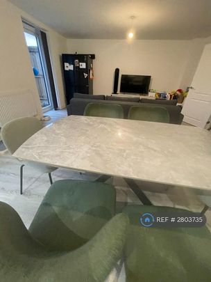 4 bedroom terraced house to rent - Photo 1