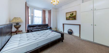 2 Bedroom, 1 bath, 1 reception Flat - Photo 4
