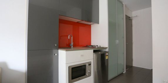612/139 Bouverie Street - Photo 2