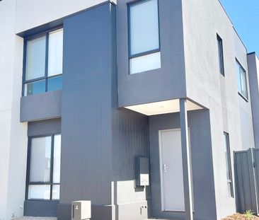 4 Turning Loop, Fraser Rise, Vic 3336 - Photo 1