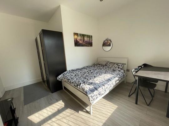 Studio to rent - Photo 1