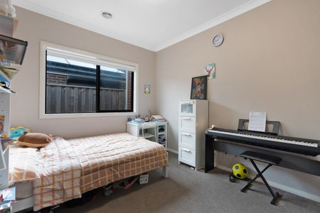 11 Orrong Drive, Officer VIC 3809 - House For Rent | Domain - Photo 4
