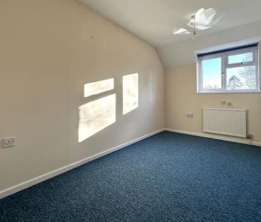 4 bedroom detached house to rent - Photo 4