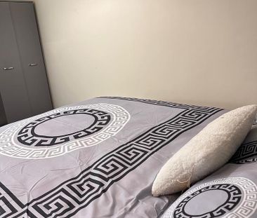 3 bedroom flat to rent - Photo 5