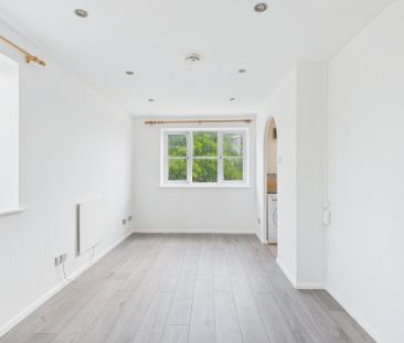 Redford Close, Feltham, Middlesex,TW13 - Photo 1