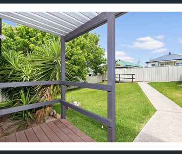 CONTEMPORARY LOW MAINTENANCE AIR-CONDITONED HOME - Photo 6