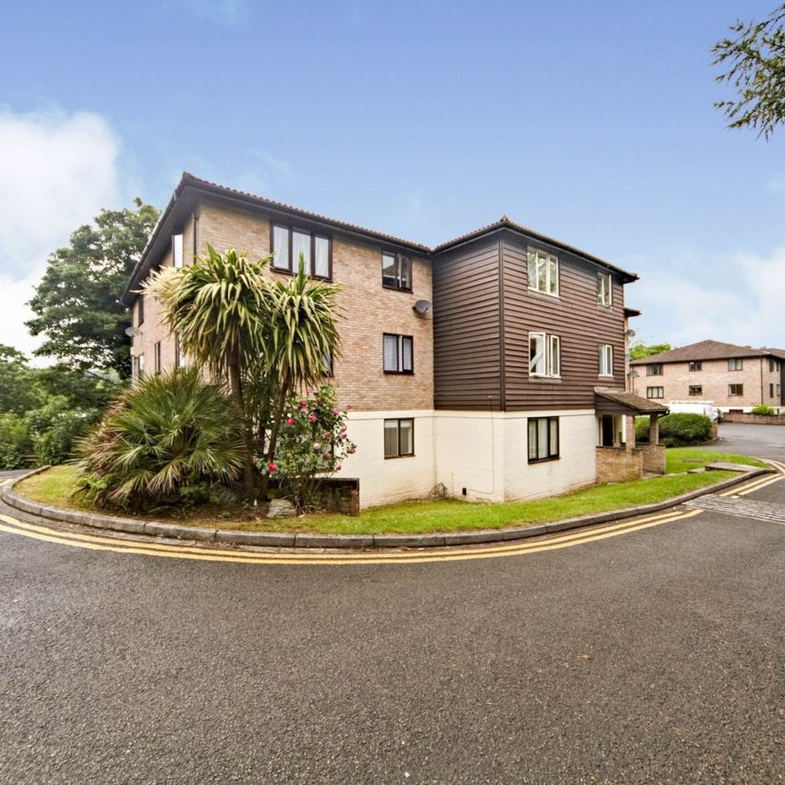 Fairbairn Close, CR8, Purley - Photo 1