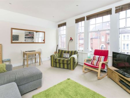 Superb two bedroom first floor flat located in Balham. - Photo 5
