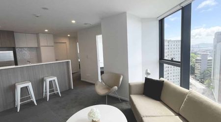 Modern Two-Bedroom with Harbour Views - Photo 2