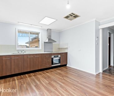 12 Mccubbin Avenue, Hope Valley SA, Belconnen - Photo 3