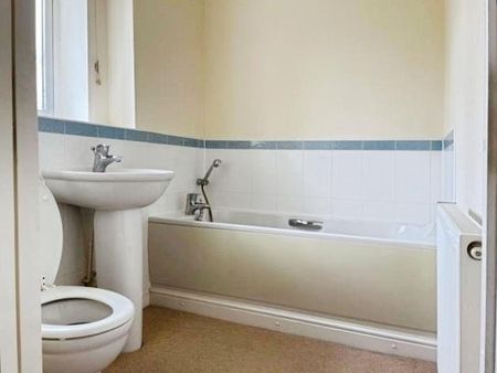 2 bedroom flat to rent - Photo 4