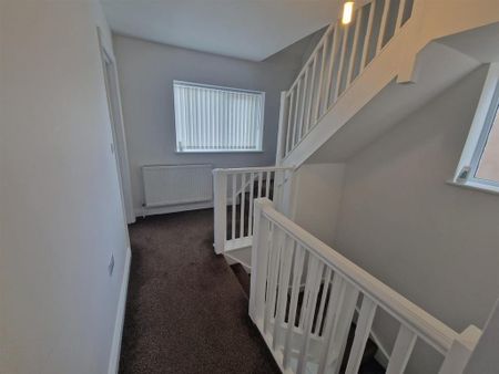 3 bedroom detached house to rent - Photo 2