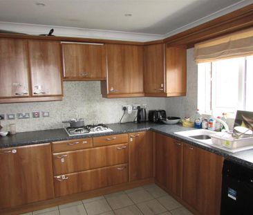 1 bedroom in a house share to rent - Photo 2