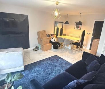 3 Bedroom House - Mid Terrace To Let - Photo 1