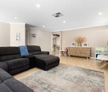 Spacious Family Home with 4-Car Garage & Powered Workshop - Photo 4