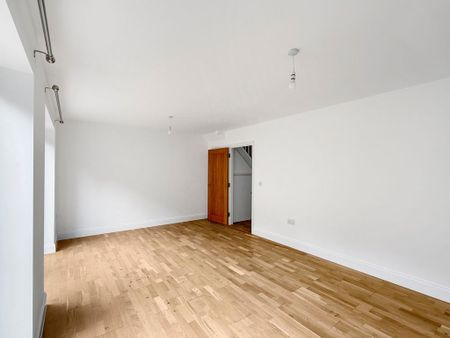 4 bedroom semi-detached house to rent - Photo 2