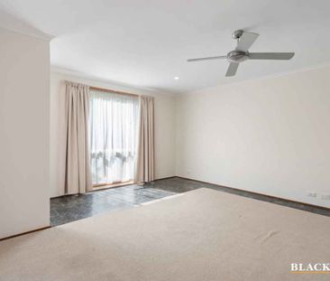 Charming & Practical 3-bedroom Home - Photo 6