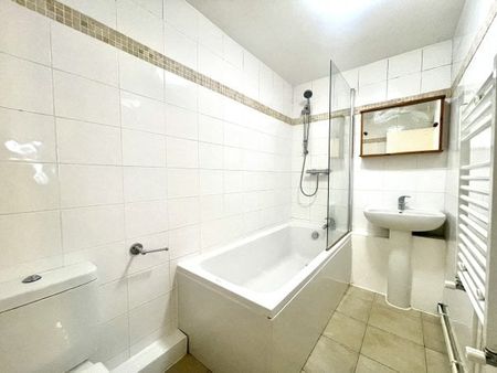 The Chiltons, South Woodford, E18, Property for rent - Photo 3