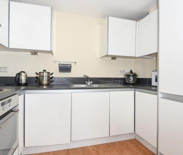 2 bedroom flat to rent - Photo 3