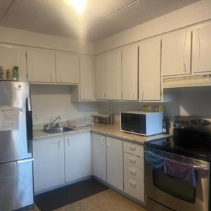 4 et de mi a louer mai ou juillet , eau chaude chauffage inclus a longueuil - Photo 2