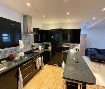 3 bedroom flat to rent - Photo 6