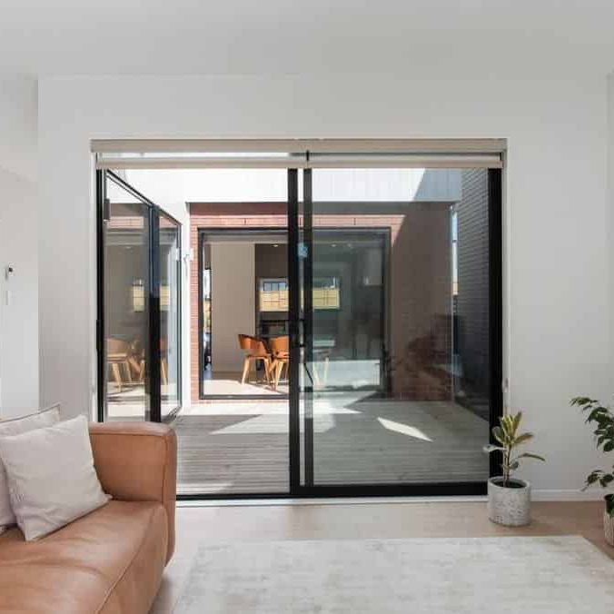 4 bedrooms + 3 bathrooms - Photo 1