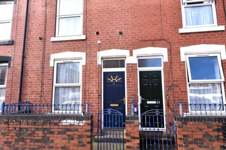 3 bedroom House in Burley Lodge Road, Leeds - Photo 3