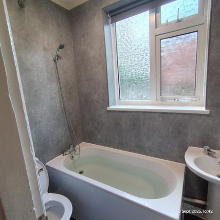 3 bedroom semi-detached house to rent - Photo 4