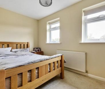 2 bedroom end of terrace house to rent - Photo 2