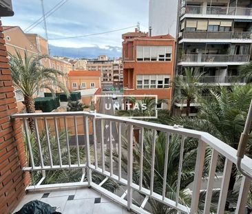 Piso de alquiler en San Vicente, Mercado - Photo 1