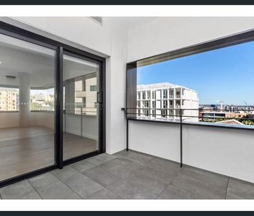 SITUATED IN FABRIC HOUSE LOCATED ON THE 9TH FLOOR WITH FANTASTIC VIEWS - Photo 3