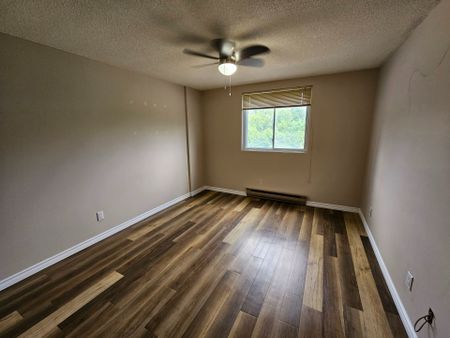 For Lease - 4 Avalon Place Unit# 102, Kitchener, Ontario - Photo 3