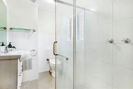 One Bedroom Apartment on Chevron Island - Photo 5