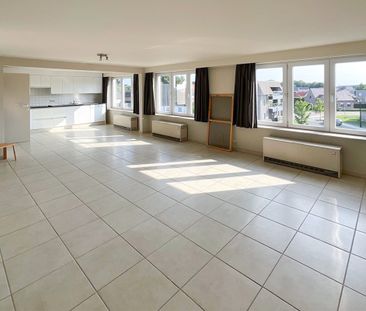 ZONNIG APPARTEMENT IN HET HARTJE VAN WAARDAMME met 2 slaapkamers. - Foto 2