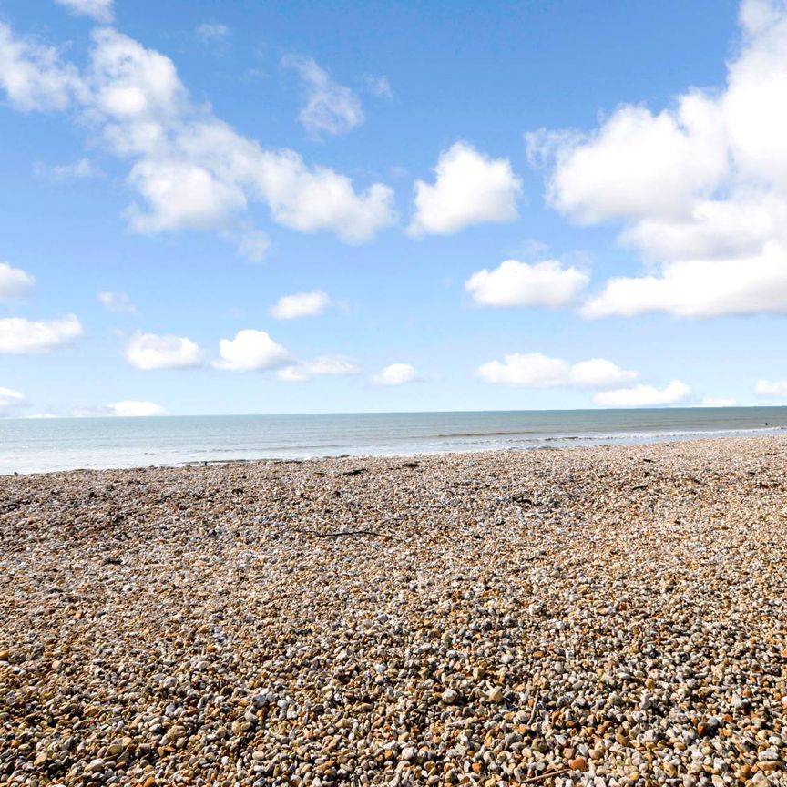 Seafields, East Bracklesham Drive - Photo 1