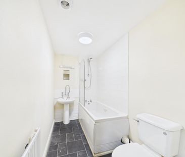 1 bedroom ground floor flat to rent - Photo 4