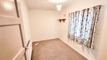 3 Bedroom - Photo 5
