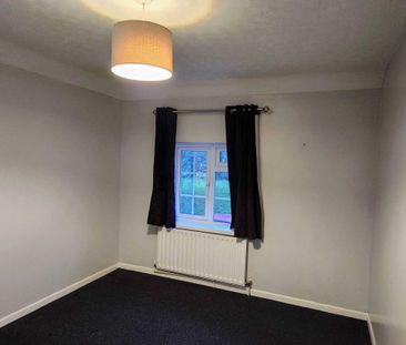 4 bedroom semi-detached house to rent - Photo 4