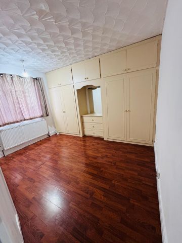 4 Bed Terraced House, Minehead Road, HA2 - Photo 4