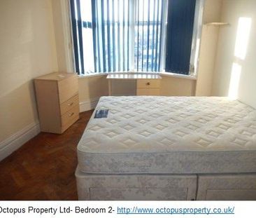 3 bedroom flat to rent - Photo 3