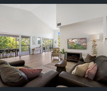 Ultimate Family Entertainer in a Peaceful Leafy Cul-de-Sac - Photo 3