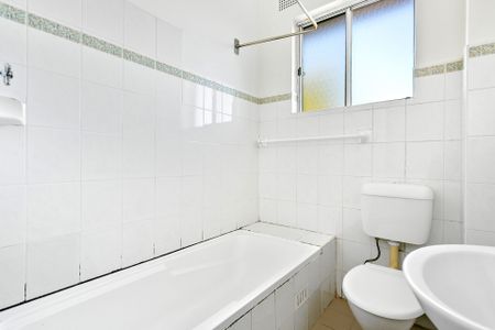 2 Bedroom Unit - Conveniently Located! - Photo 3