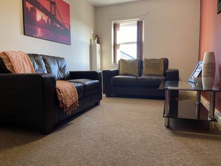 4 Bed - Flat 11, Cathedral Court â€“ 4 Bed - Photo 3