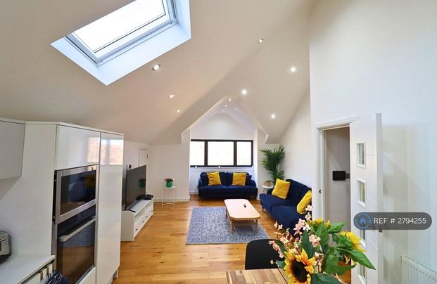 3 bedroom penthouse to rent - Photo 1