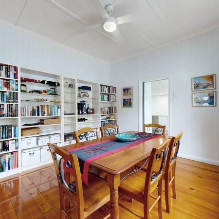 Wonderful Family Home - Awesome Kitchen - Great Entertainer - Photo 2