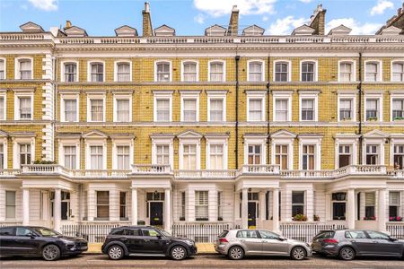 2 bedroom flat in South Kensington - Photo 2